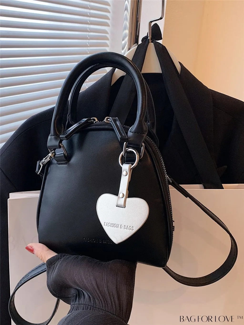BagForLove - Compact & Stylish Metallic Shell Handbag - Perfect for Any Occasion!