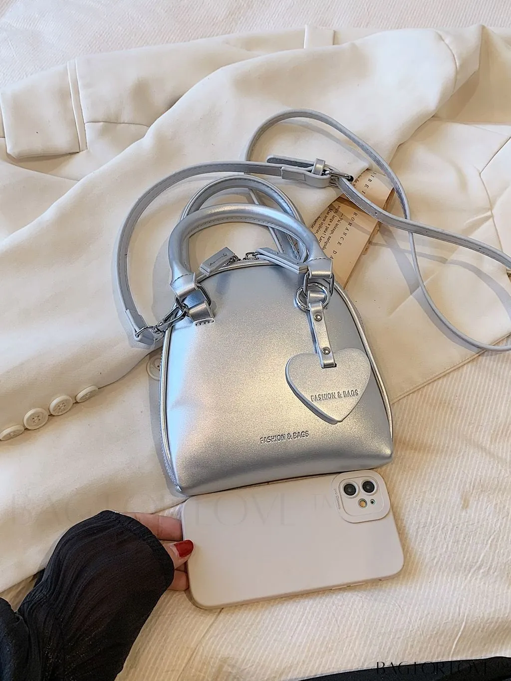 BagForLove - Compact & Stylish Metallic Shell Handbag - Perfect for Any Occasion!