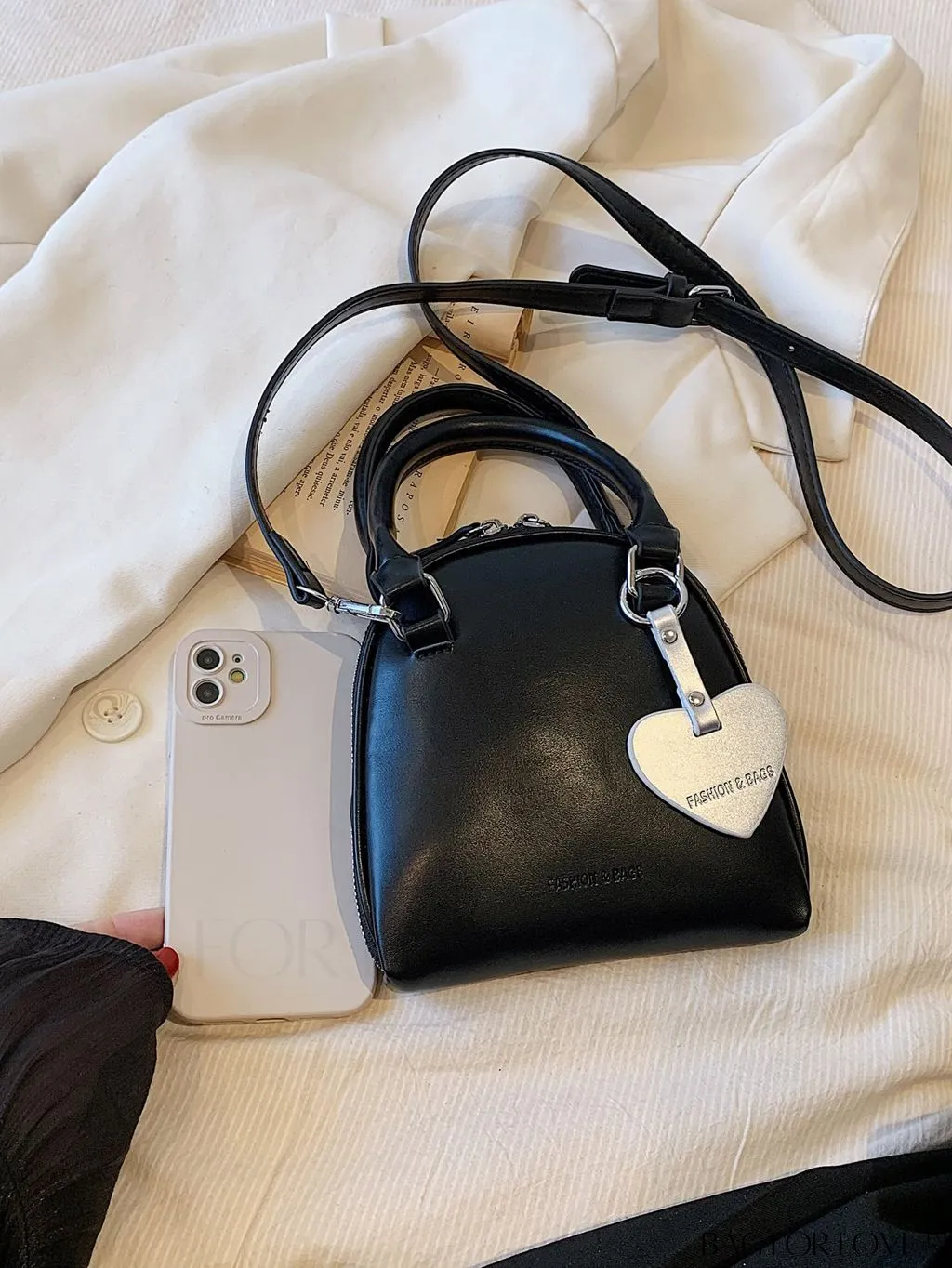 BagForLove - Compact & Stylish Metallic Shell Handbag - Perfect for Any Occasion!