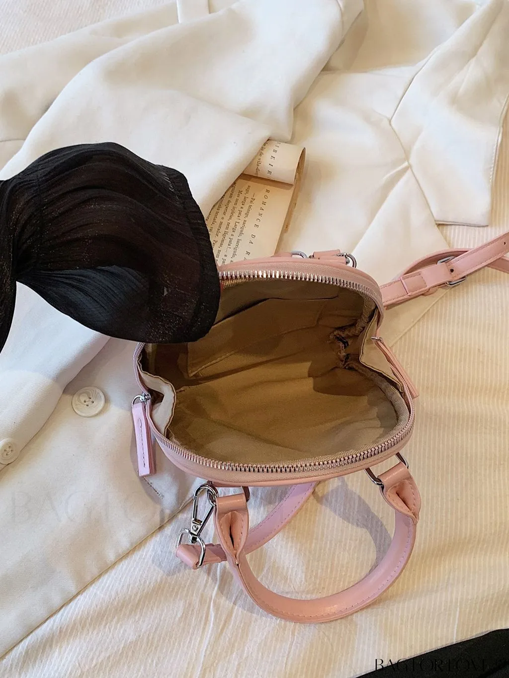BagForLove - Compact & Stylish Metallic Shell Handbag - Perfect for Any Occasion!