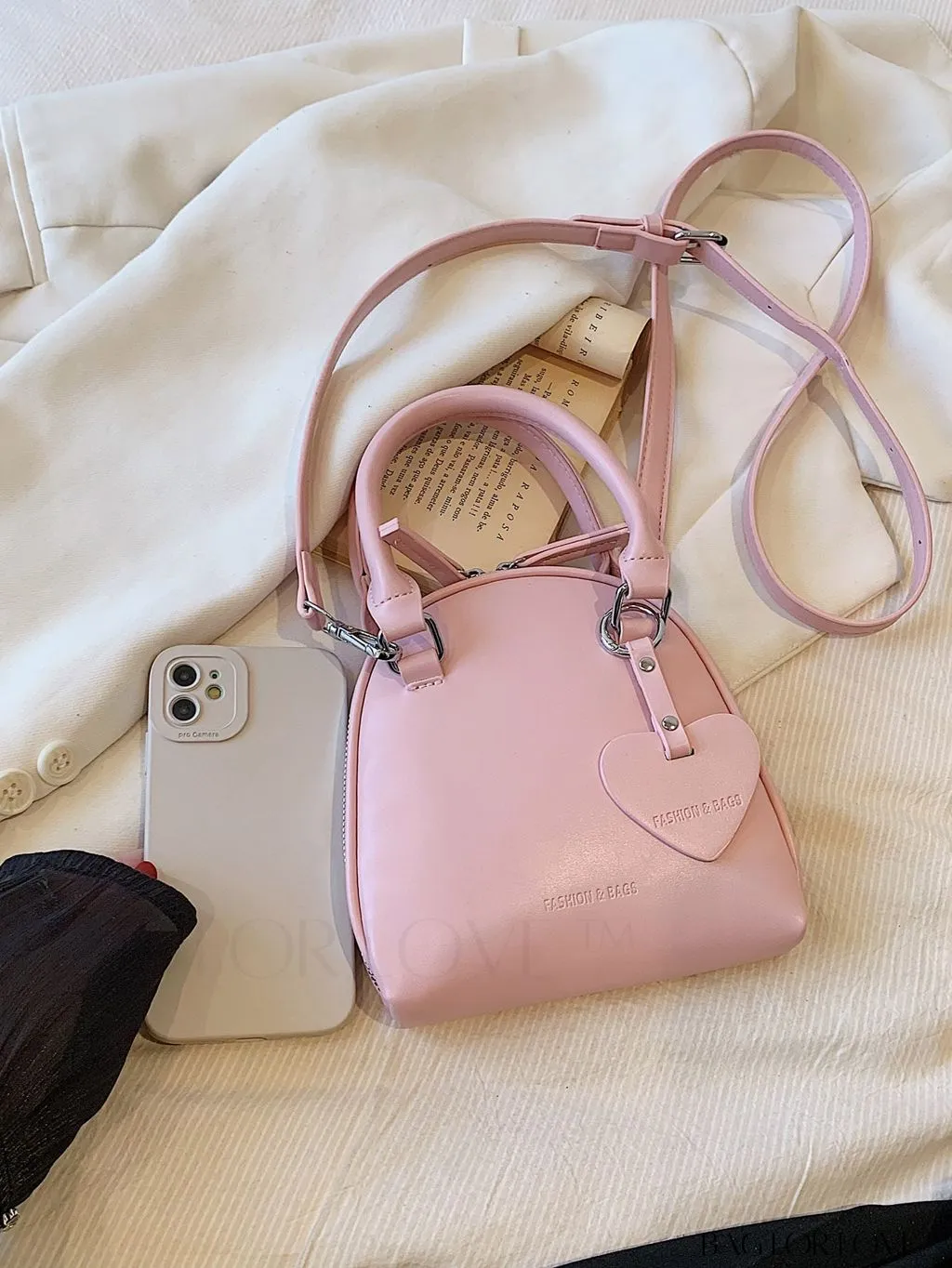 BagForLove - Compact & Stylish Metallic Shell Handbag - Perfect for Any Occasion!