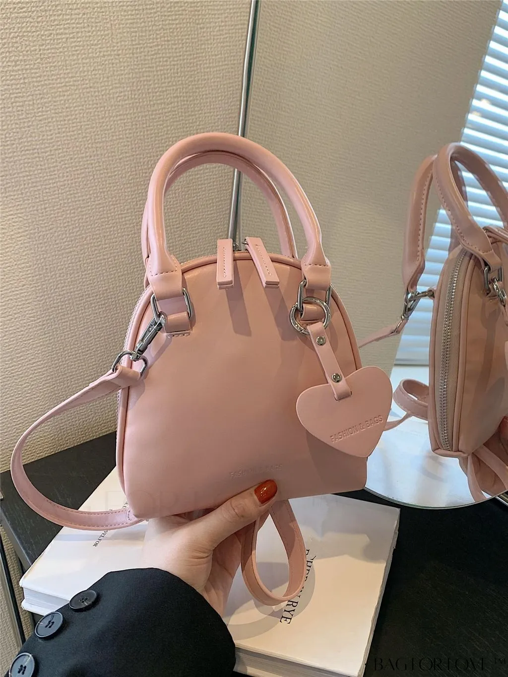 BagForLove - Compact & Stylish Metallic Shell Handbag - Perfect for Any Occasion!