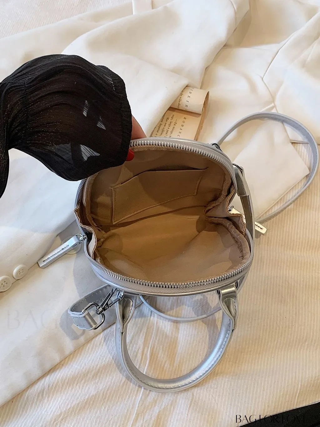 BagForLove - Compact & Stylish Metallic Shell Handbag - Perfect for Any Occasion!