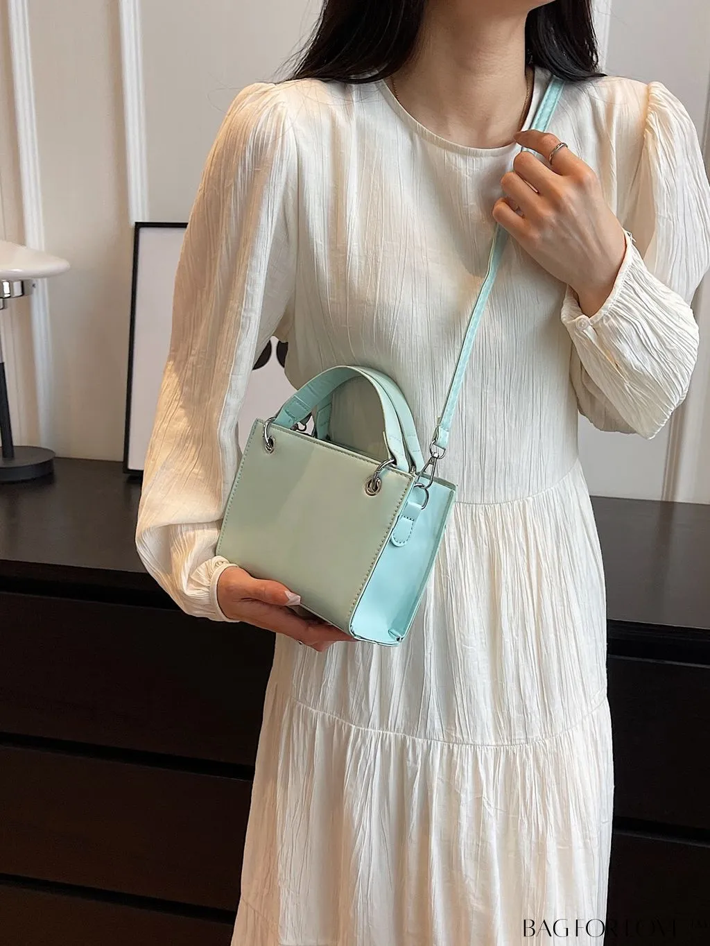 BagForLove - Compact Stylish Handbag: Adjustable Shoulder Strap for Fashion-forward Individuals