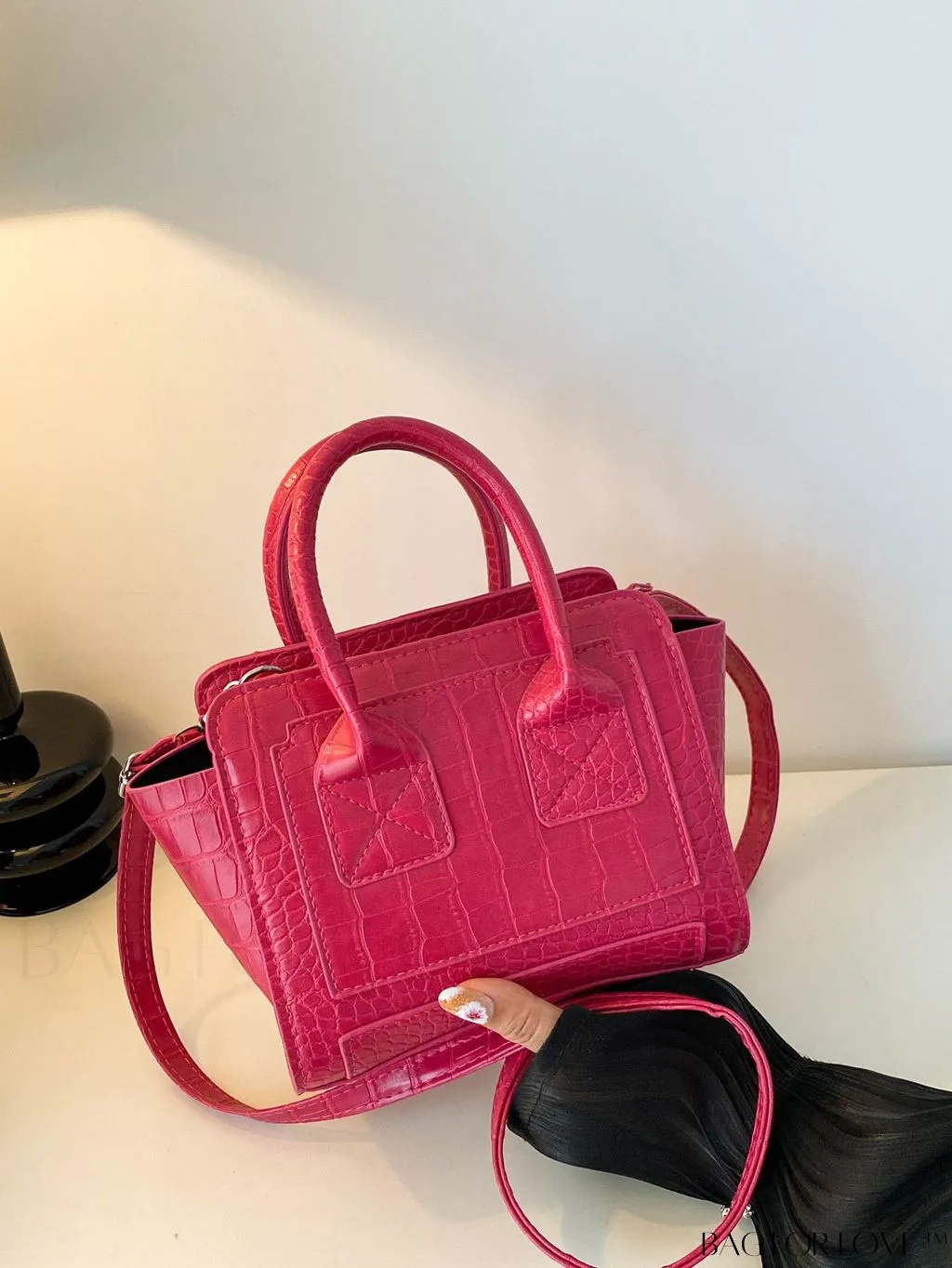 BagForLove - Multi-functional Pink Crocodile PU Handbag: Stylish and Practical