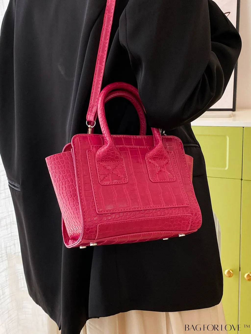 BagForLove - Multi-functional Pink Crocodile PU Handbag: Stylish and Practical