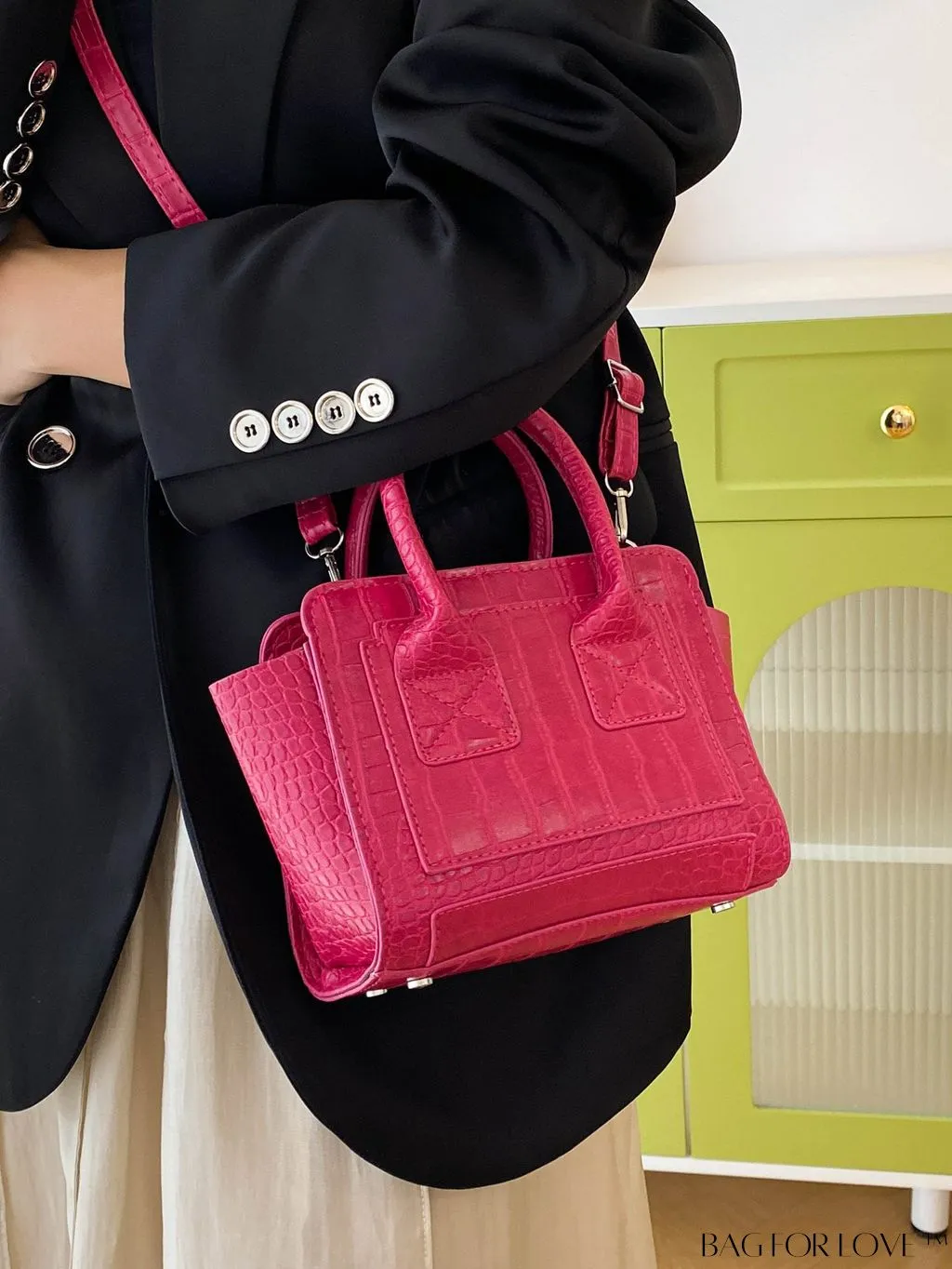 BagForLove - Multi-functional Pink Crocodile PU Handbag: Stylish and Practical