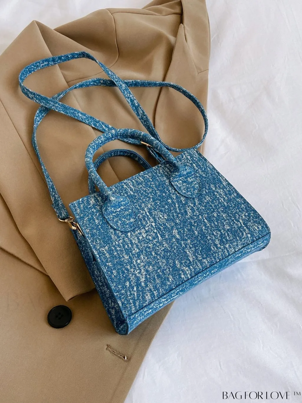 BagForLove - Stylish Compact Square Bag: Portable Fashion for Everyday.
