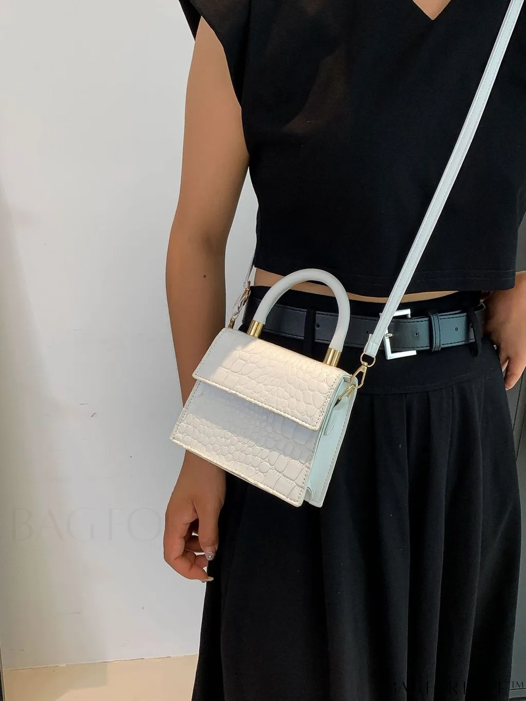 BagForLove - Stylish Mini Square Handheld Bag with Flip Cover - Exquisite Fashion Accessory