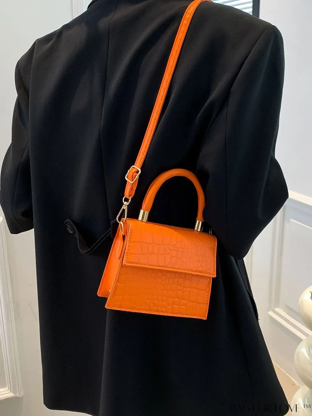BagForLove - Stylish Mini Square Handheld Bag with Flip Cover - Exquisite Fashion Accessory