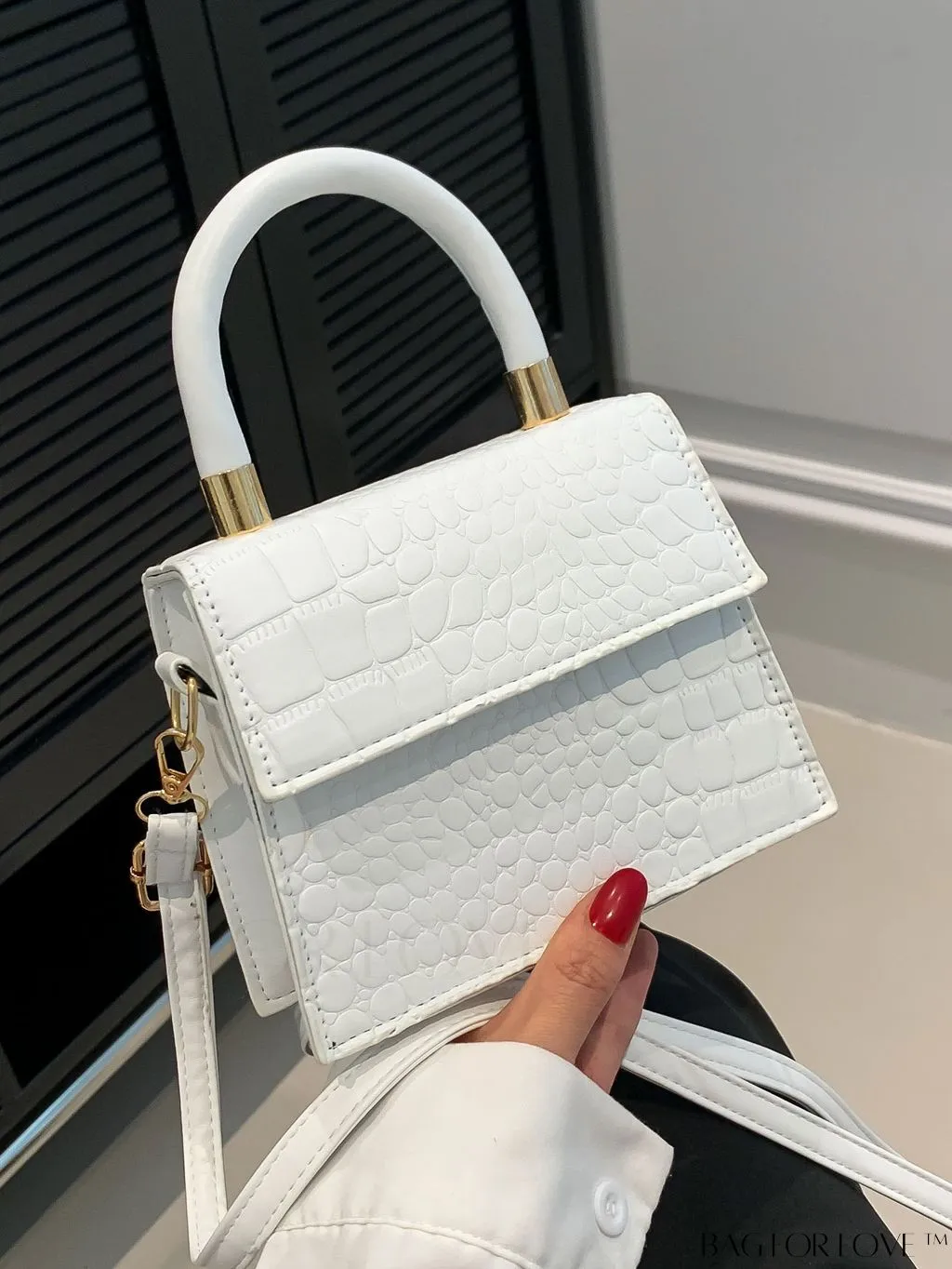 BagForLove - Stylish Mini Square Handheld Bag with Flip Cover - Exquisite Fashion Accessory