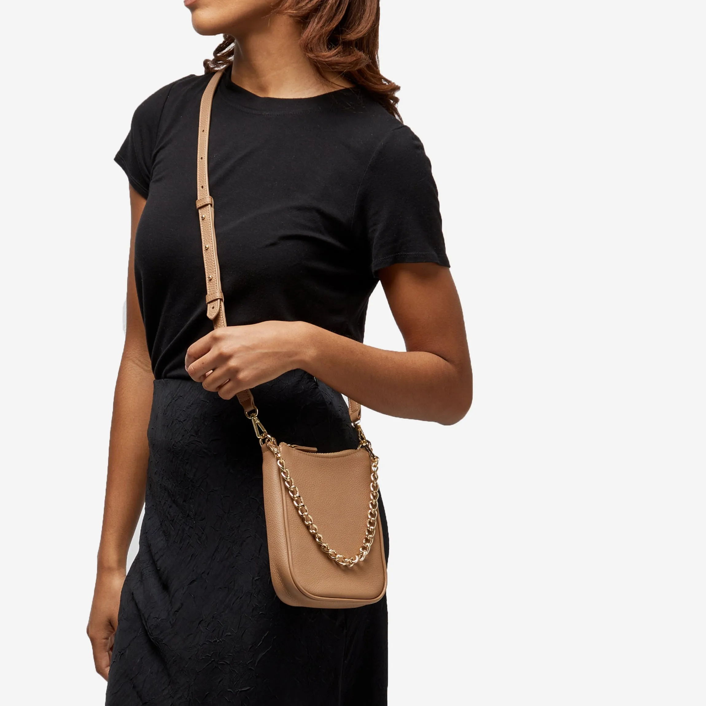 Greta Chain Vertical Sling Camel