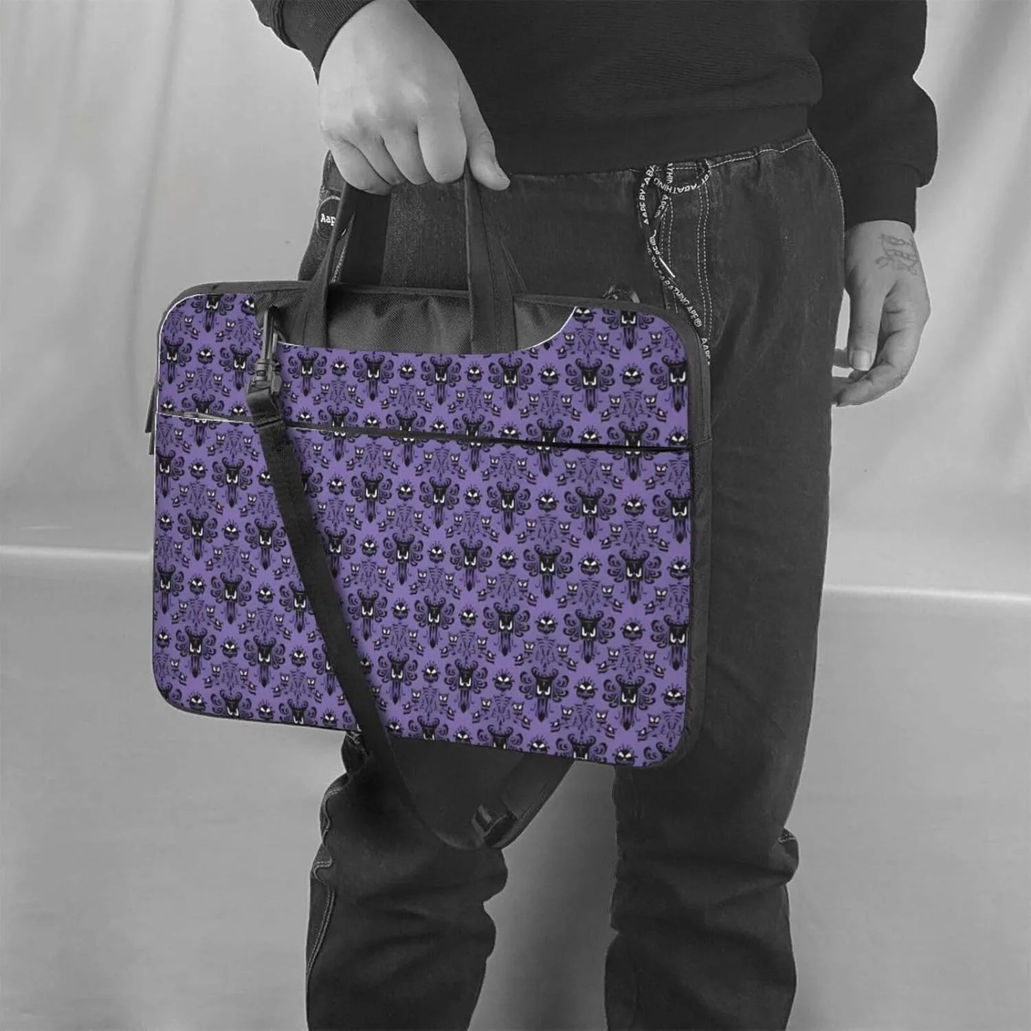 Haunted Mansion Ultra-thin portable shoulder laptop bag Stylish and Protective Shockproof soft lining