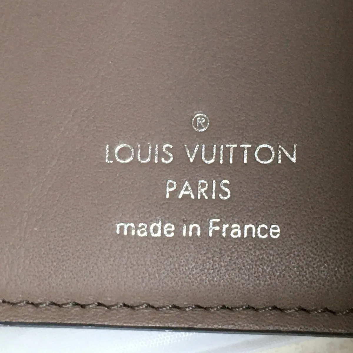Louis Vuitton Capucines  Leather Wallet  ()
