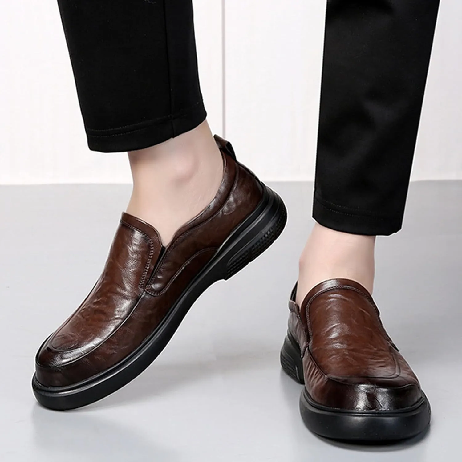 Men's Genuine Leather Soft Sole Business Loafers Comfortable and Stylish Round-Toed Platform Non-Slip Casual Slip-On Shoes Suitable for Work and Driving