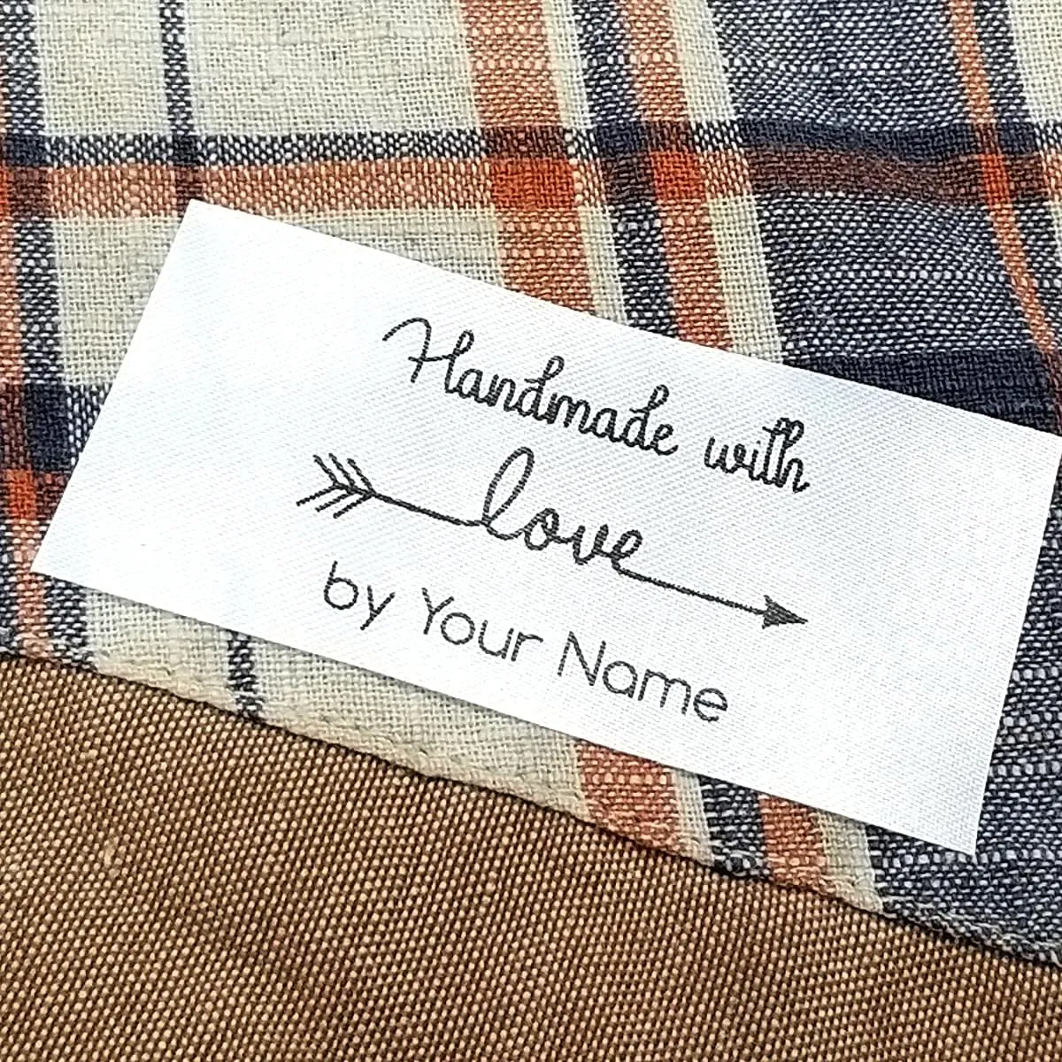 Set of 100pcs Custom Fabric Clothing Label Personalized Sewing tag Handmade with Love Arrow Design White Silky Satin Sewing tag Flat Sewing Label sew in