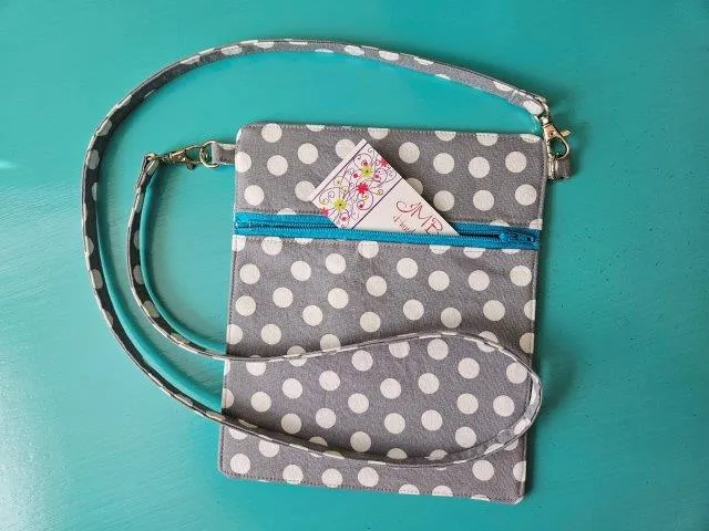 Small Sling Bag Sewing Tutorial / Sling Bag Pattern / Sling Bag Sewing Pattern / Crossbody Bag Purse Sewing Pattern / DIY Small Sling Bag