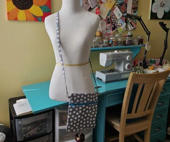 Small Sling Bag Sewing Tutorial / Sling Bag Pattern / Sling Bag Sewing Pattern / Crossbody Bag Purse Sewing Pattern / DIY Small Sling Bag