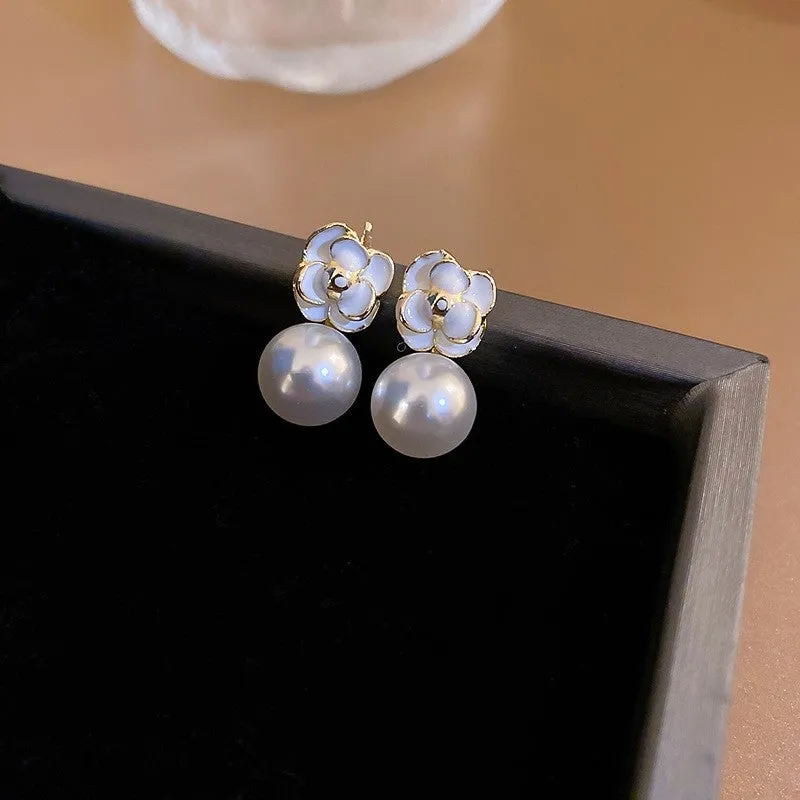 Stylish Pearl Earrings With Electroplating