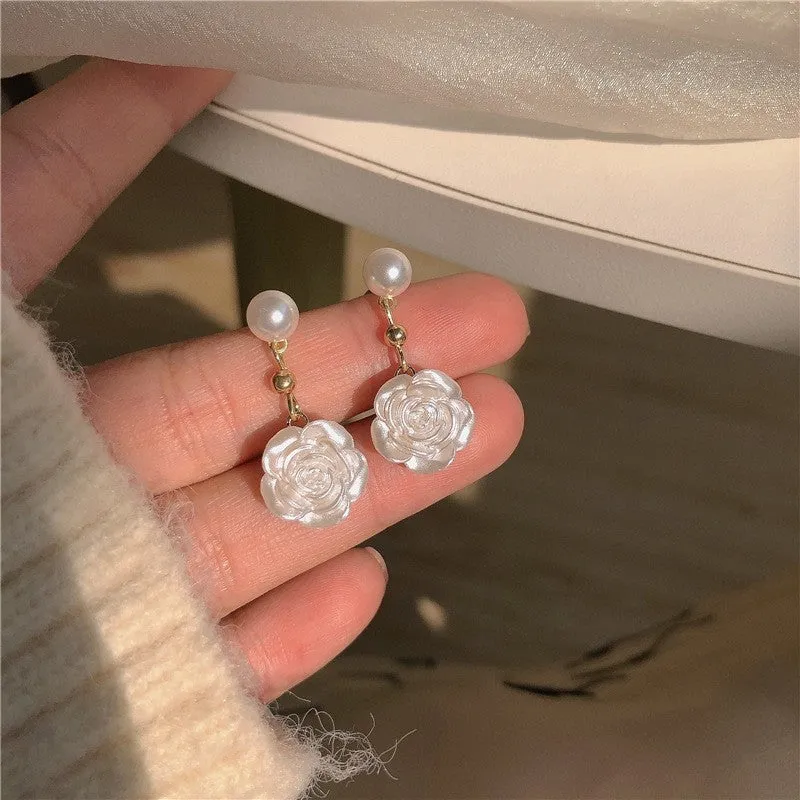 Stylish Pearl Earrings With Electroplating