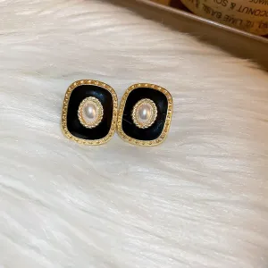Stylish Pearl Earrings With Electroplating