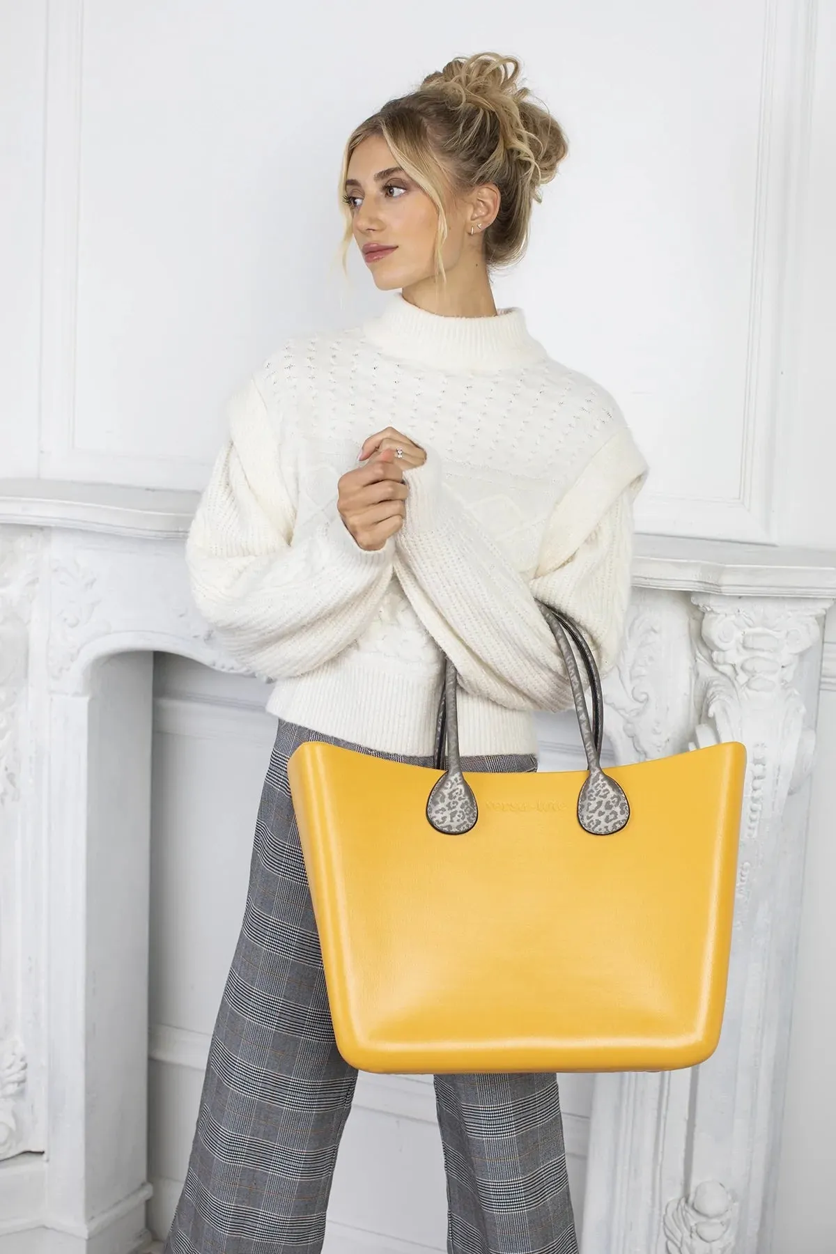 V2023 Carrie Versa Tote w/ Interchangeable Straps