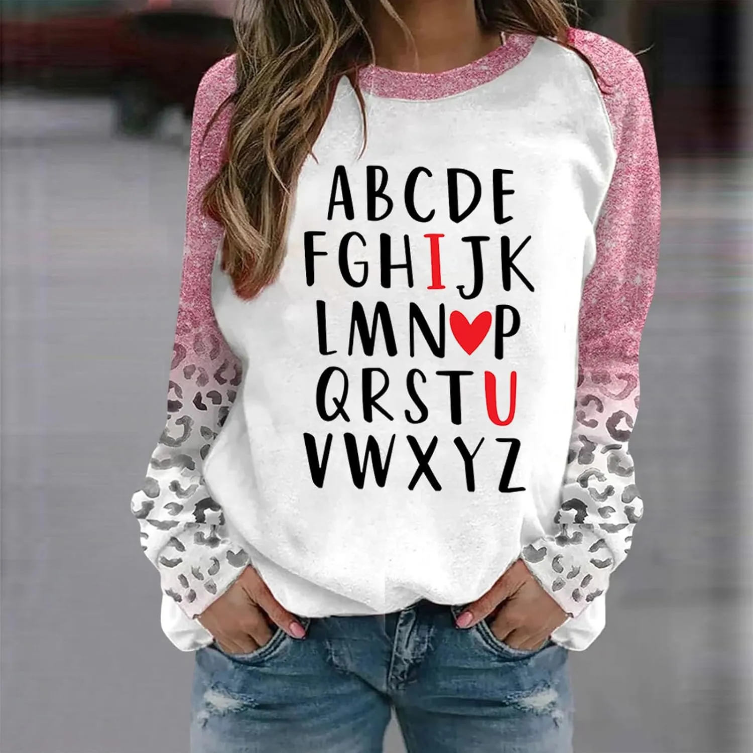 Valentine's Day Shirts for Women Long Sleeve Crewneck Heart Print Cute Tops Loose Fit Casual Tees Blouses Fashion 2024