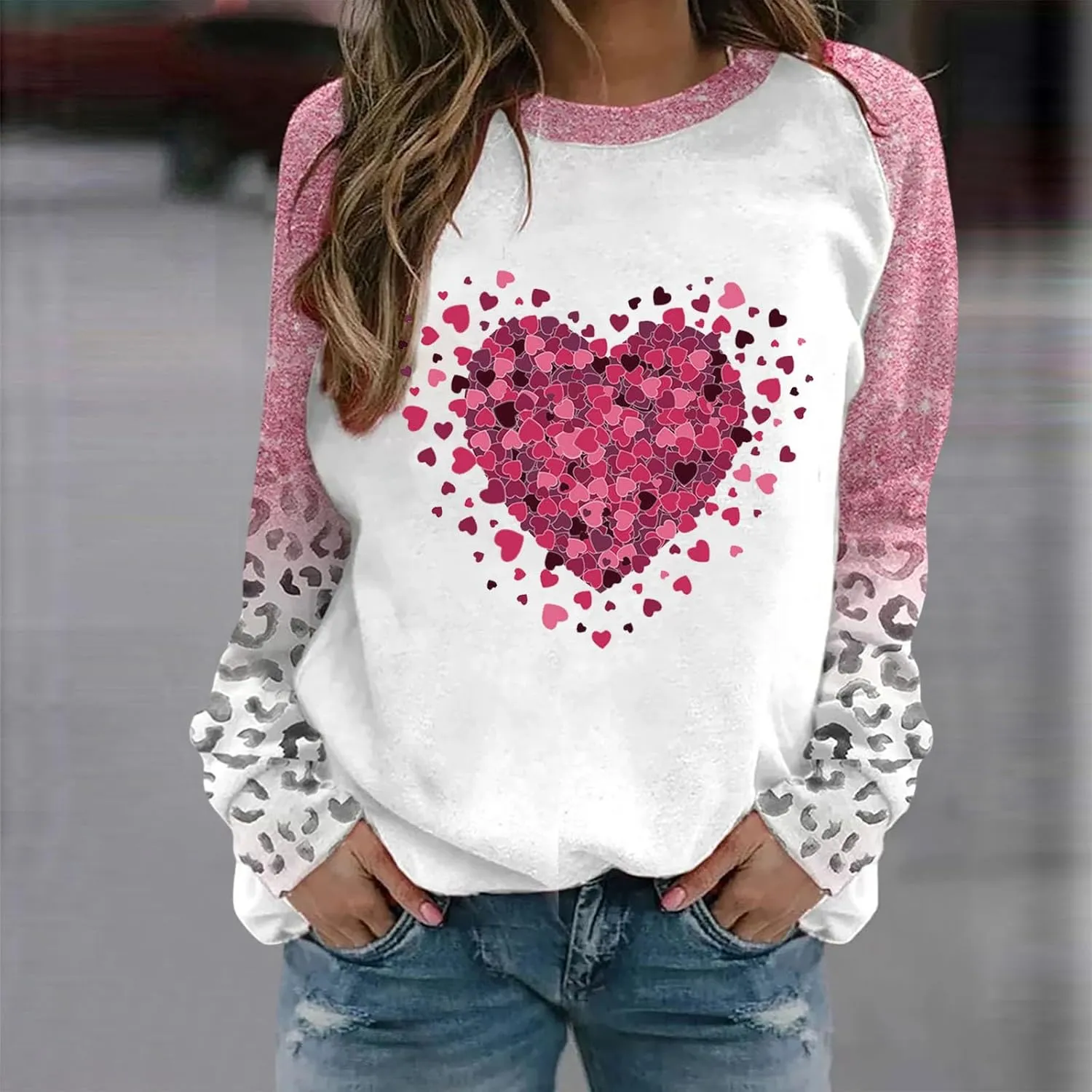 Valentine's Day Shirts for Women Long Sleeve Crewneck Heart Print Cute Tops Loose Fit Casual Tees Blouses Fashion 2024
