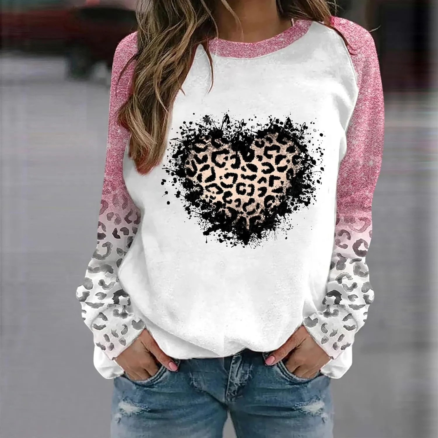 Valentine's Day Shirts for Women Long Sleeve Crewneck Heart Print Cute Tops Loose Fit Casual Tees Blouses Fashion 2024