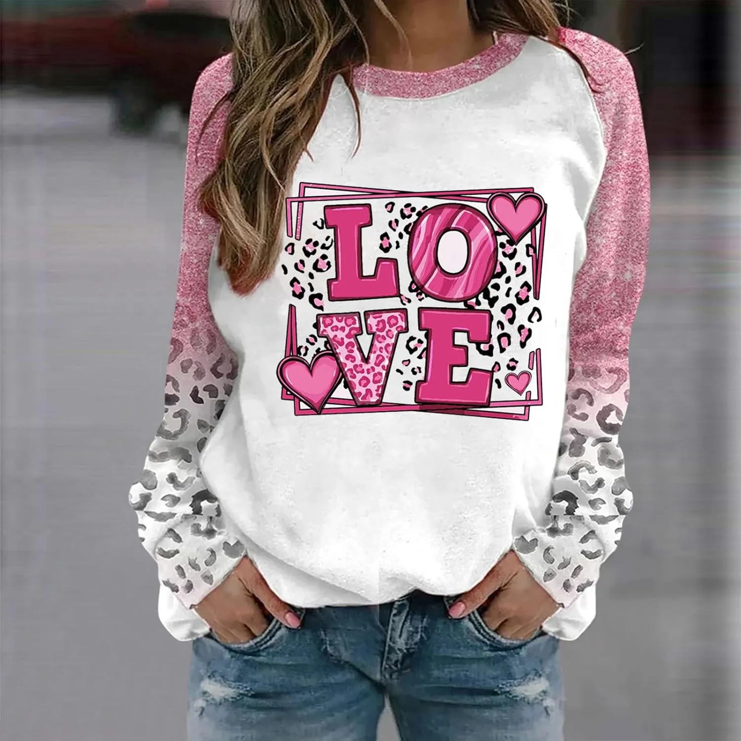 Valentine's Day Shirts for Women Long Sleeve Crewneck Heart Print Cute Tops Loose Fit Casual Tees Blouses Fashion 2024