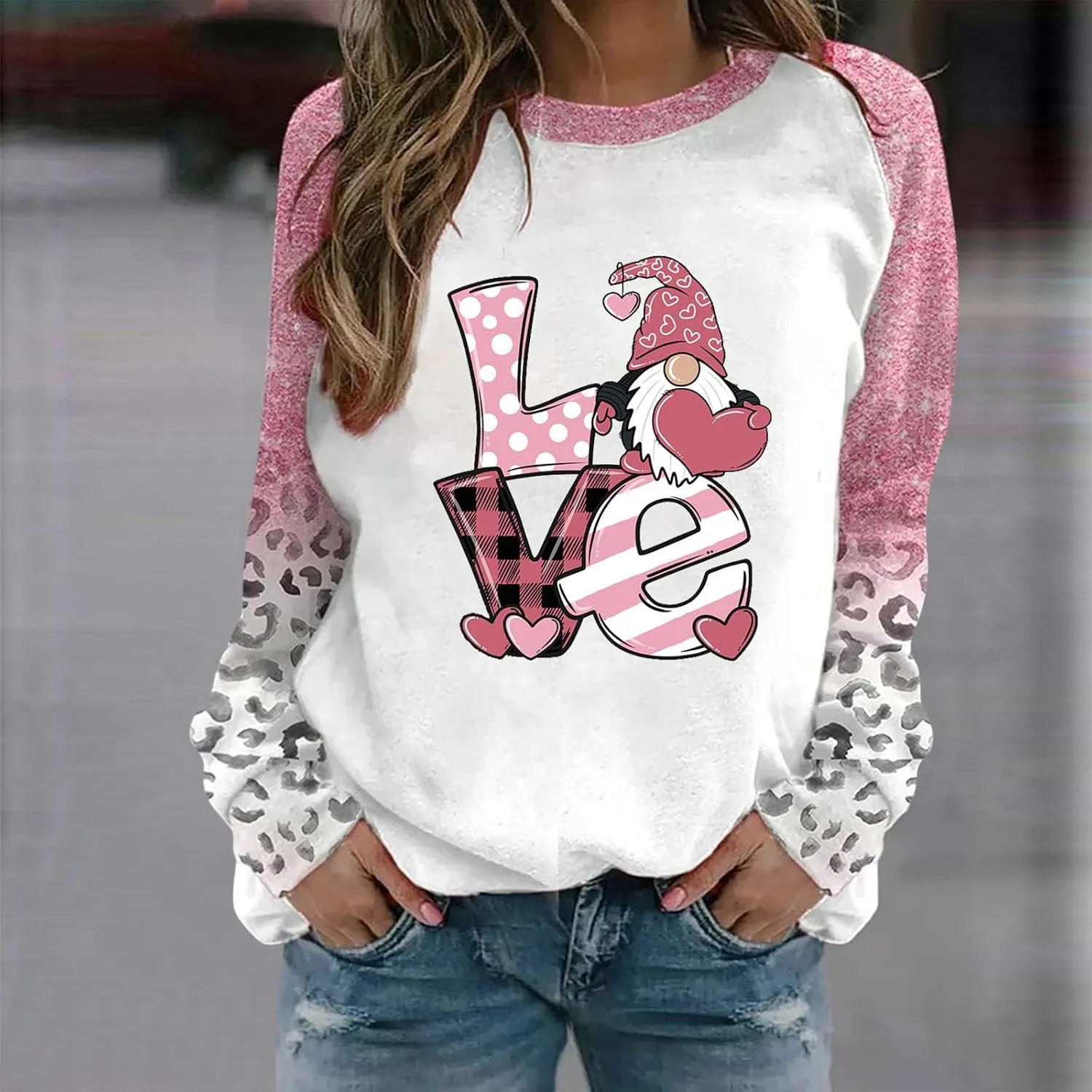 Valentine's Day Shirts for Women Long Sleeve Crewneck Heart Print Cute Tops Loose Fit Casual Tees Blouses Fashion 2024
