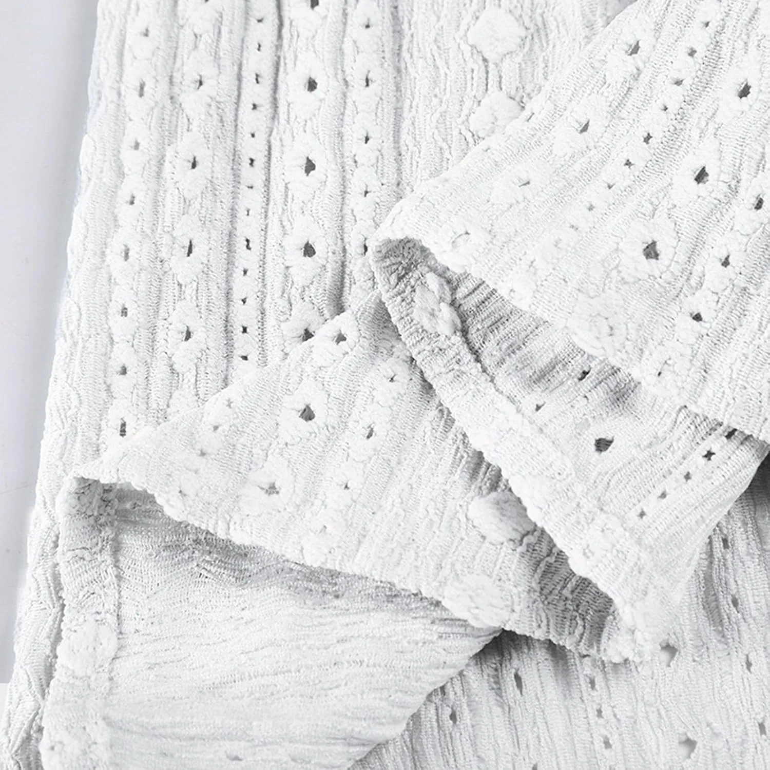Women's Plus Size V Neck Eyelet Cami Peplum Top Spaghetti Strap Ruffle Boho Tank Top Eyelet Embroidery Loose Fit Flowy Tops